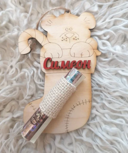 Коледно чорапче с място за пари