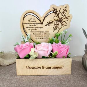 Дървена кутия „Сърце“ със сапунени рози